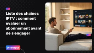 Homme évaluant sa liste des chaînes IPTV sur une Smart TV moderne dans un salon contemporain